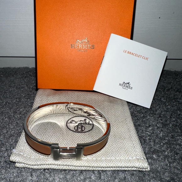 Men’s Hermes Clic HH Bracelet - Size T5 - Gold Mat - NWT - Picture 1 of 7
